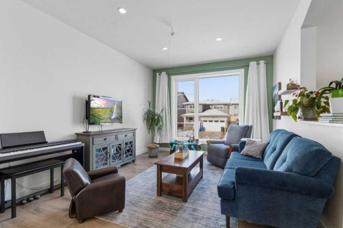 53 Ellington Crescent, Red Deer, AB - Indoor Photo Showing Living Room