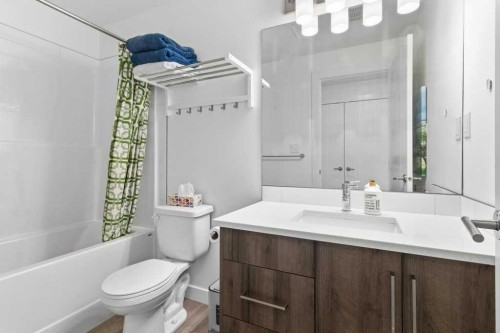 53 Ellington Crescent, Red Deer, AB - Indoor Photo Showing Bathroom