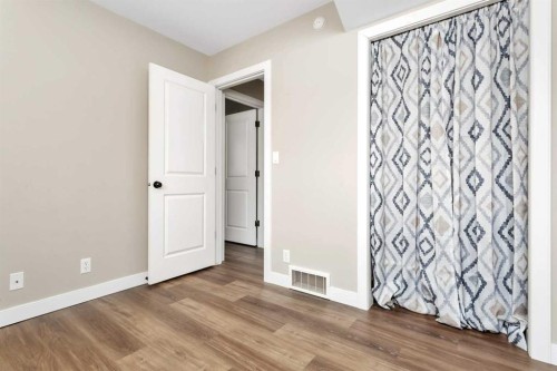 165 Kelloway Crescent, Red Deer, AB - Indoor Photo Showing Other Room