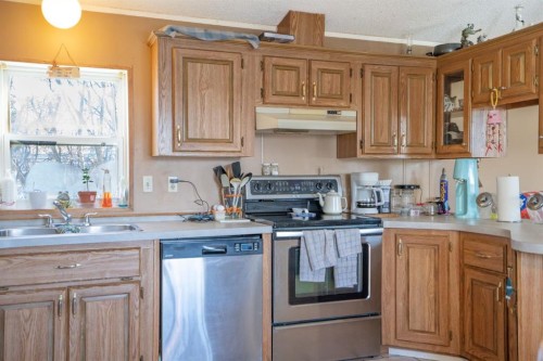 5027 54 Avenue, Bashaw, AB - Indoor Photo Showing Kitchen With Double Sink