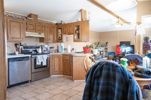 5027 54 Avenue, Bashaw, AB - Indoor Photo Showing Kitchen