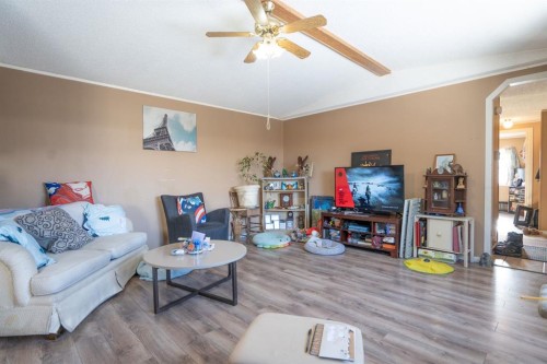 5027 54 Avenue, Bashaw, AB - Indoor Photo Showing Living Room