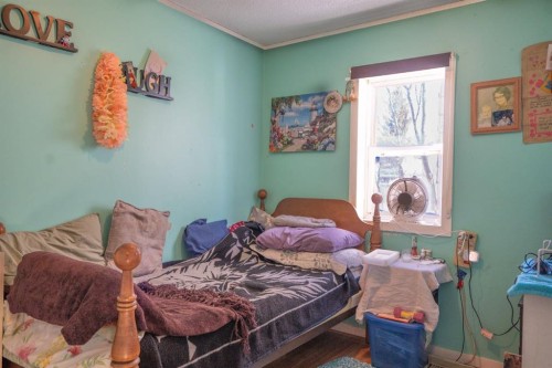 5027 54 Avenue, Bashaw, AB - Indoor Photo Showing Bedroom