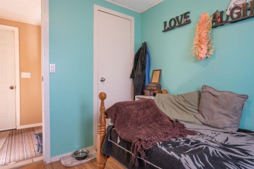 5027 54 Avenue, Bashaw, AB - Indoor Photo Showing Bedroom