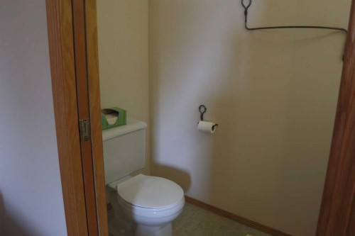 5228 41 St Crescent, Innisfail, AB - Indoor Photo Showing Bathroom
