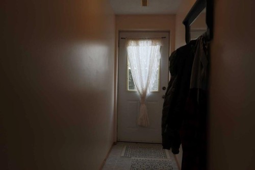 5228 41 St Crescent, Innisfail, AB - Indoor Photo Showing Other Room