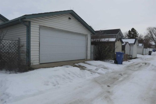5228 41 St Crescent, Innisfail, AB - Outdoor With Exterior