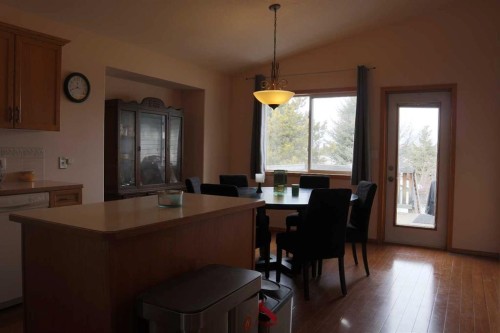 5228 41 St Crescent, Innisfail, AB - Indoor