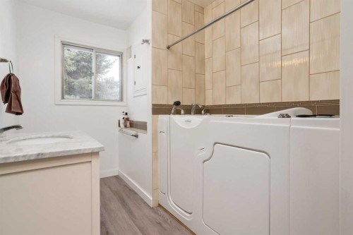5316 55 Avenue, Viking, AB - Indoor Photo Showing Laundry Room