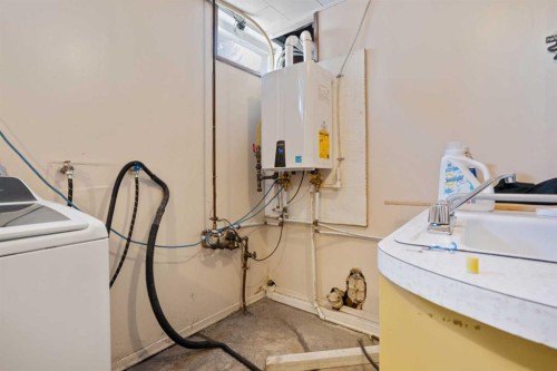 5316 55 Avenue, Viking, AB - Indoor Photo Showing Laundry Room