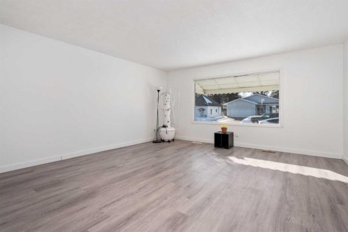 5316 55 Avenue, Viking, AB - Indoor Photo Showing Other Room