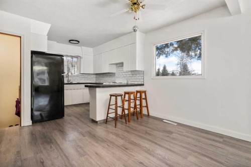 5316 55 Avenue, Viking, AB - Indoor Photo Showing Kitchen With Upgraded Kitchen
