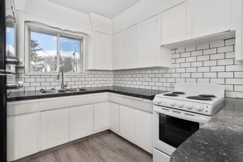 5316 55 Avenue, Viking, AB - Indoor Photo Showing Kitchen With Double Sink