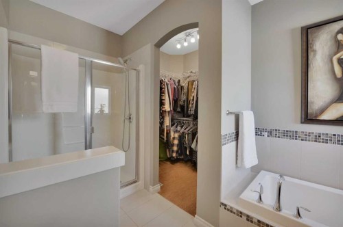 12 Rosse Place, Sylvan Lake, AB - Indoor Photo Showing Bathroom