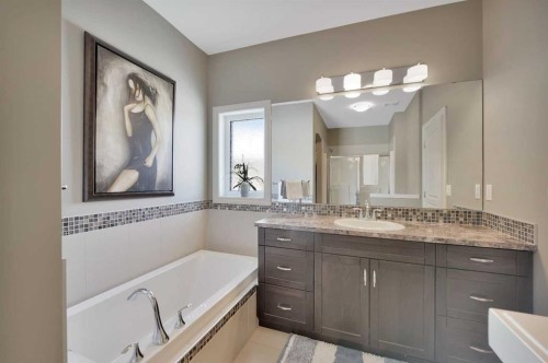 12 Rosse Place, Sylvan Lake, AB - Indoor Photo Showing Bathroom