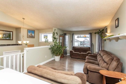 34 Iron Wolf Ridge, Lacombe, AB - Indoor Photo Showing Living Room