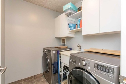 34 Iron Wolf Ridge, Lacombe, AB - Indoor Photo Showing Laundry Room