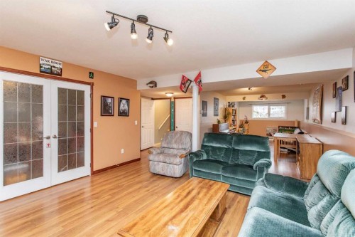 34 Iron Wolf Ridge, Lacombe, AB - Indoor Photo Showing Living Room