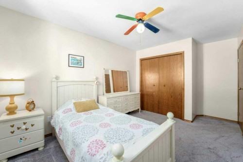 6418 55 Avenue, Ponoka, AB - Indoor Photo Showing Bedroom