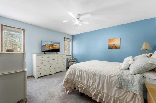 6418 55 Avenue, Ponoka, AB - Indoor Photo Showing Bedroom