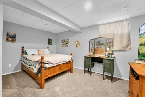 6418 55 Avenue, Ponoka, AB - Indoor Photo Showing Bedroom