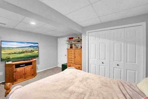 6418 55 Avenue, Ponoka, AB - Indoor Photo Showing Bedroom