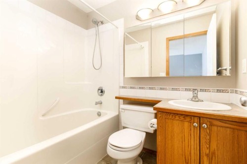 30 Ireland Crescent, Red Deer, AB - Indoor Photo Showing Bathroom