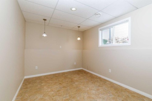 30 Ireland Crescent, Red Deer, AB - Indoor Photo Showing Other Room