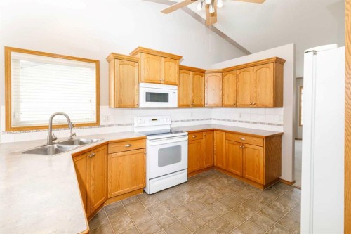 30 Ireland Crescent, Red Deer, AB - Indoor Photo Showing Kitchen With Double Sink