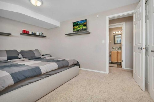 49-103 Addington Drive, Red Deer, AB - Indoor Photo Showing Bedroom