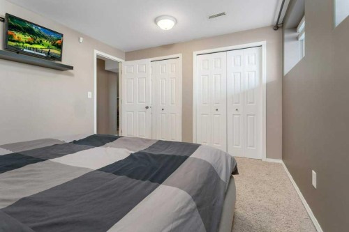 49-103 Addington Drive, Red Deer, AB - Indoor Photo Showing Bedroom