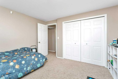 49-103 Addington Drive, Red Deer, AB - Indoor Photo Showing Bedroom