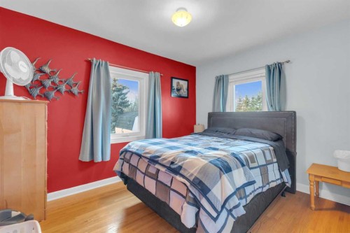 602 Partridge Drive, Pelican Point, AB - Indoor Photo Showing Bedroom