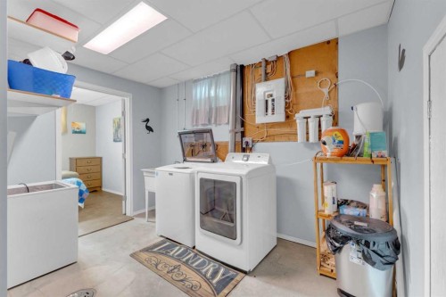 602 Partridge Drive, Pelican Point, AB - Indoor Photo Showing Laundry Room