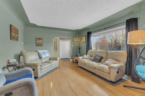602 Partridge Drive, Pelican Point, AB - Indoor Photo Showing Living Room