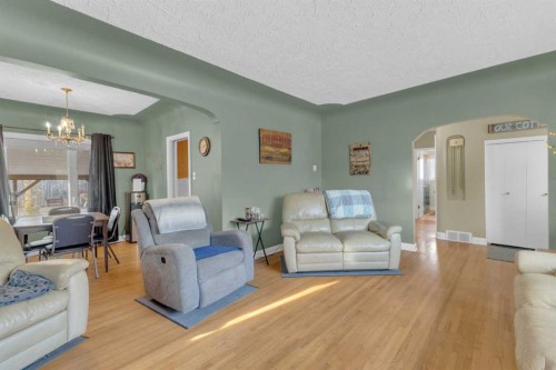 602 Partridge Drive, Pelican Point, AB - Indoor Photo Showing Living Room