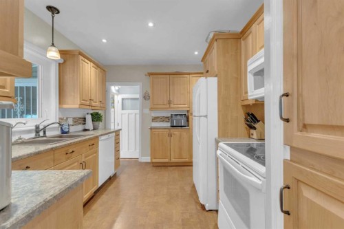 602 Partridge Drive, Pelican Point, AB - Indoor Photo Showing Kitchen