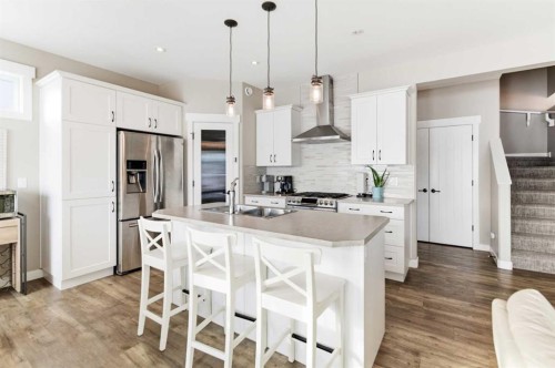 19 Vanveller Way, Sylvan Lake, AB - Indoor Photo Showing Kitchen With Upgraded Kitchen