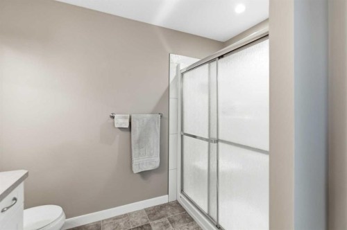 19 Vanveller Way, Sylvan Lake, AB - Indoor Photo Showing Bathroom