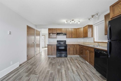 25 Winston Place, Blackfalds, AB - Indoor Photo Showing Kitchen With Double Sink