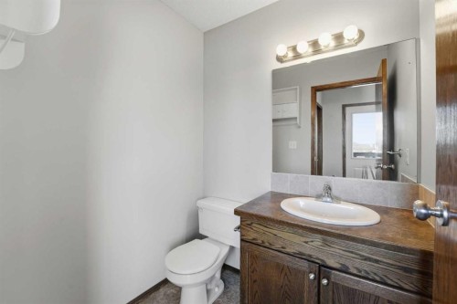 25 Winston Place, Blackfalds, AB - Indoor Photo Showing Bathroom