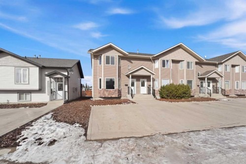 25 Winston Place, Blackfalds, AB - Outdoor With Facade