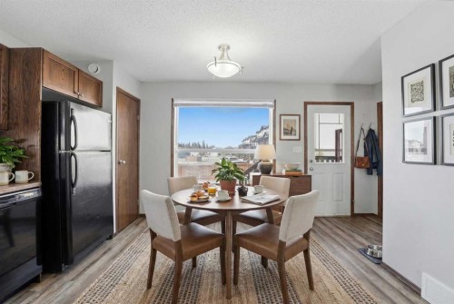 25 Winston Place, Blackfalds, AB - Indoor Photo Showing Dining Room