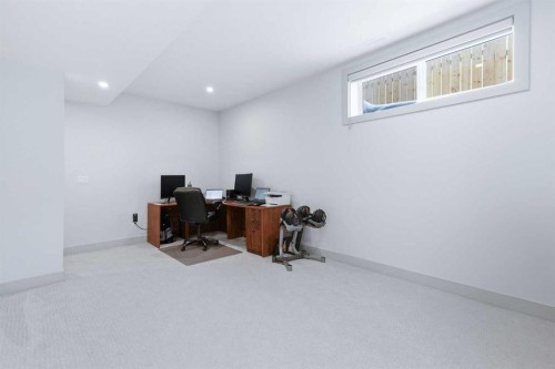 3-5324 49 Avenue, Lacombe, AB - Indoor