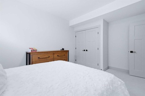 3-5324 49 Avenue, Lacombe, AB - Indoor Photo Showing Bedroom