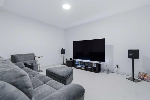3-5324 49 Avenue, Lacombe, AB - Indoor Photo Showing Living Room