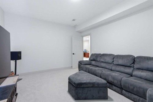3-5324 49 Avenue, Lacombe, AB - Indoor Photo Showing Living Room