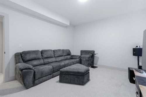 3-5324 49 Avenue, Lacombe, AB - Indoor