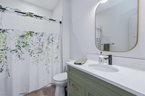 3-5324 49 Avenue, Lacombe, AB - Indoor Photo Showing Bathroom