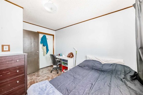 4105 53 Avenue, Innisfail, AB - Indoor Photo Showing Bedroom